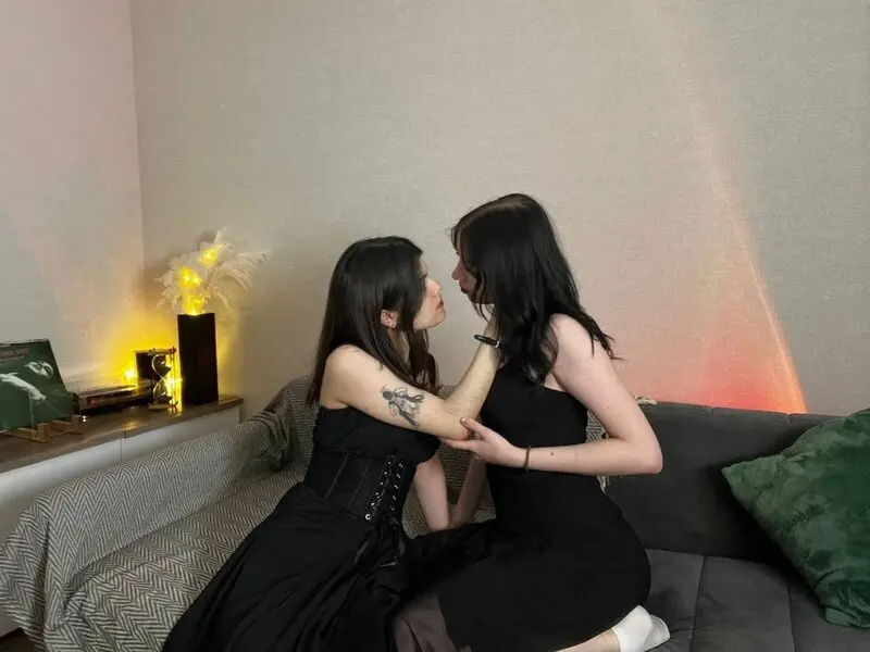 EllaAndLyn Cumshow Vip